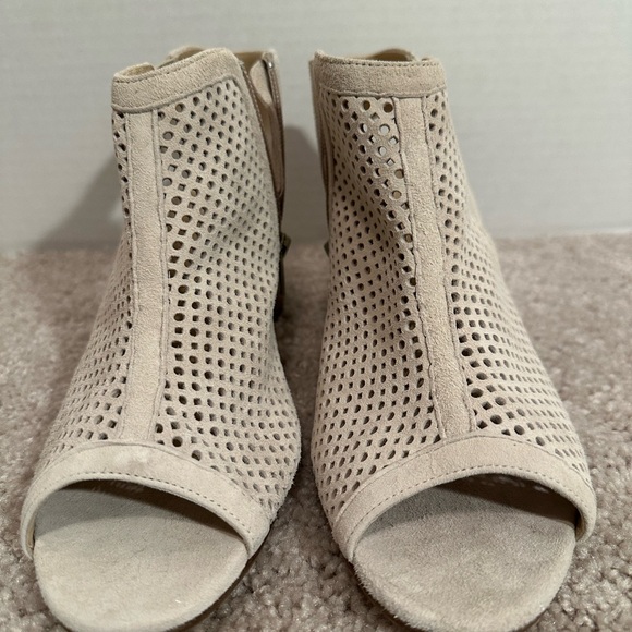Amalfi Cream Peep-Toe Heeled Boots, 8 1/2, new no box - Picture 3 of 8